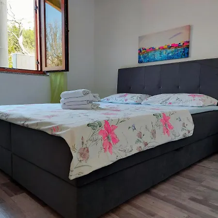 Apartment Ante And Dijana Apartment Starigrad Paklenica